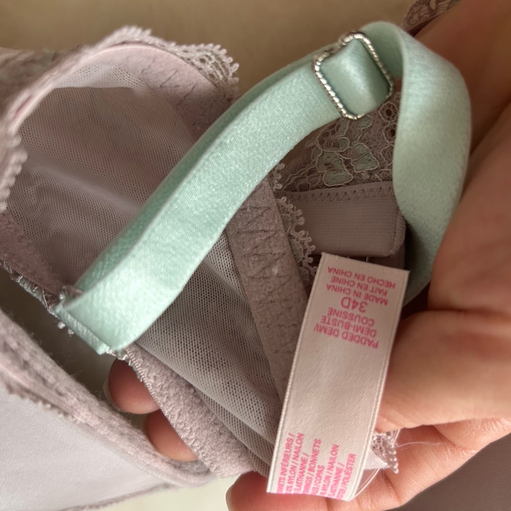 Victoria's Secret Pastel Lace Bra - Picture 5 of 5